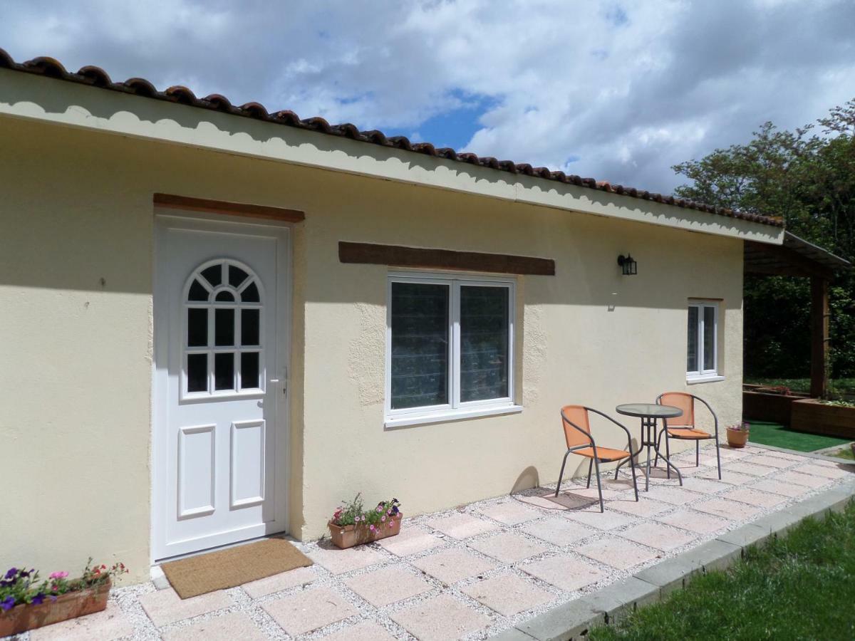 Gite De Cerisier Saint-Nicolas-de-la-Grave Exterior photo